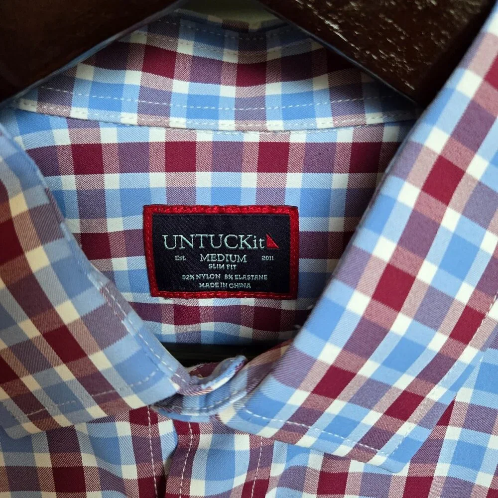 2 Untuckit Medium Slim Fit Short Sleeve 92% Nylon 8% Elastine - Picture 2 of 4